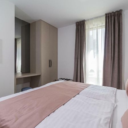 Luxury Apartments Magali 3 로비니 외부 사진
