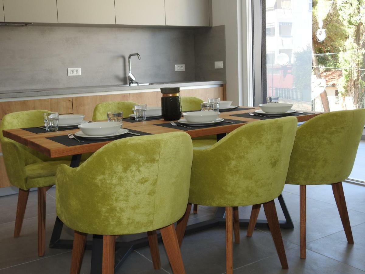 Luxury Apartments Magali 3 로비니 외부 사진