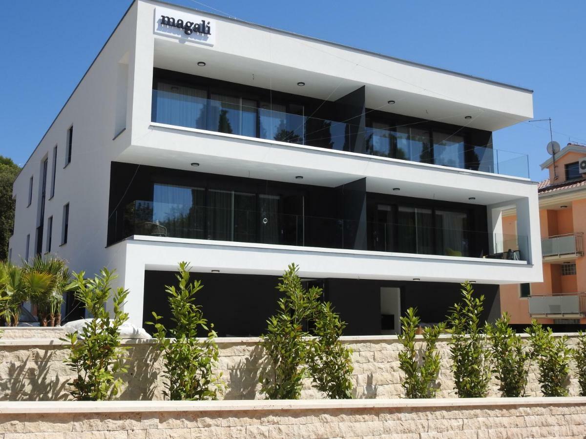 Luxury Apartments Magali 3 로비니 외부 사진