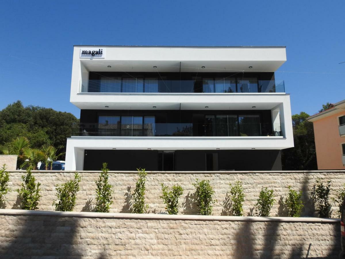 Luxury Apartments Magali 3 로비니 외부 사진