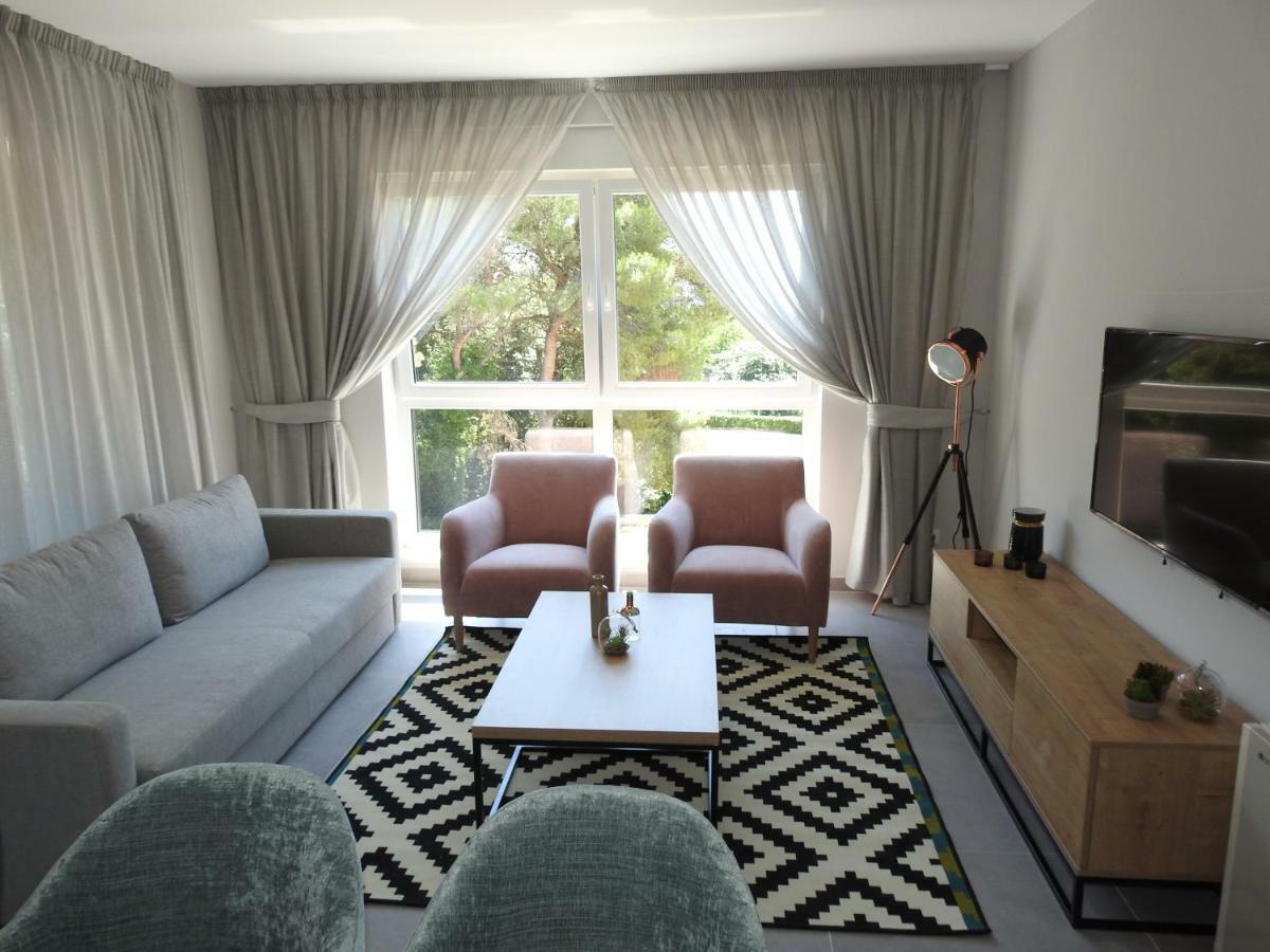 Luxury Apartments Magali 3 로비니 외부 사진