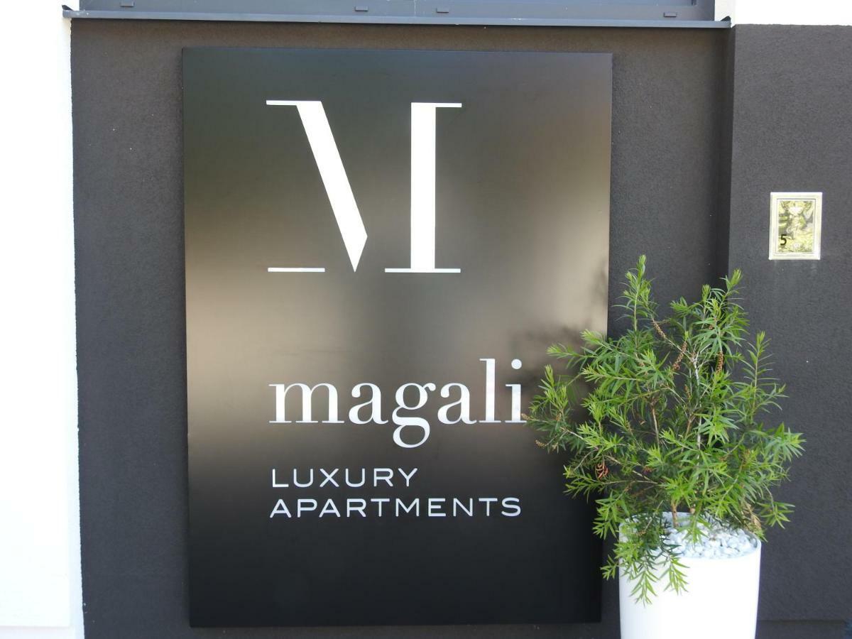 Luxury Apartments Magali 3 로비니 외부 사진