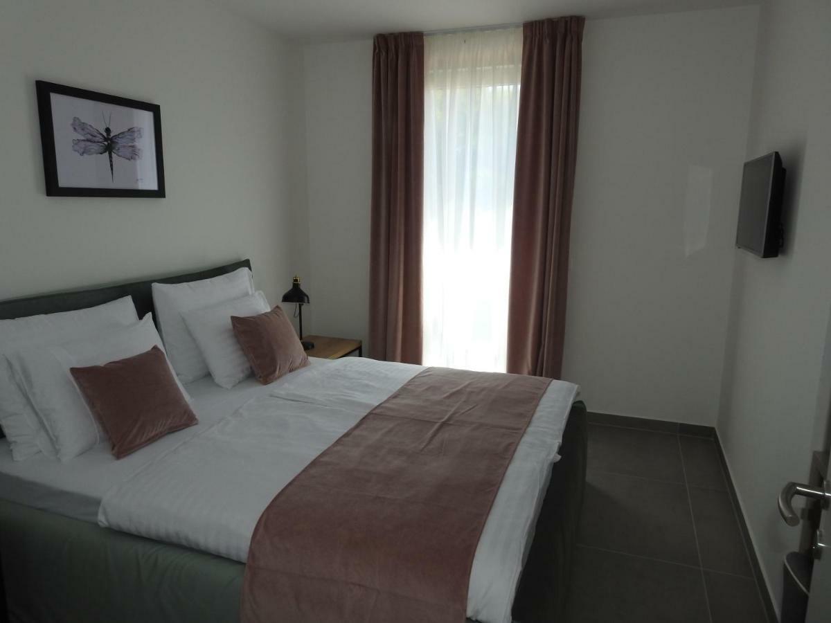 Luxury Apartments Magali 3 로비니 외부 사진