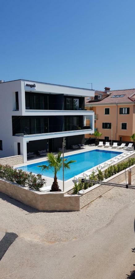Luxury Apartments Magali 3 로비니 외부 사진
