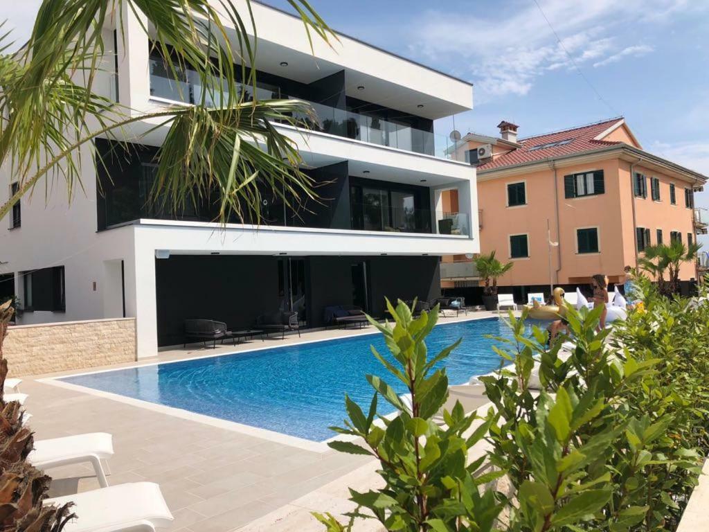 Luxury Apartments Magali 3 로비니 외부 사진