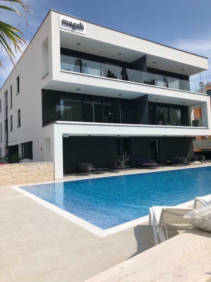 Luxury Apartments Magali 3 로비니 외부 사진
