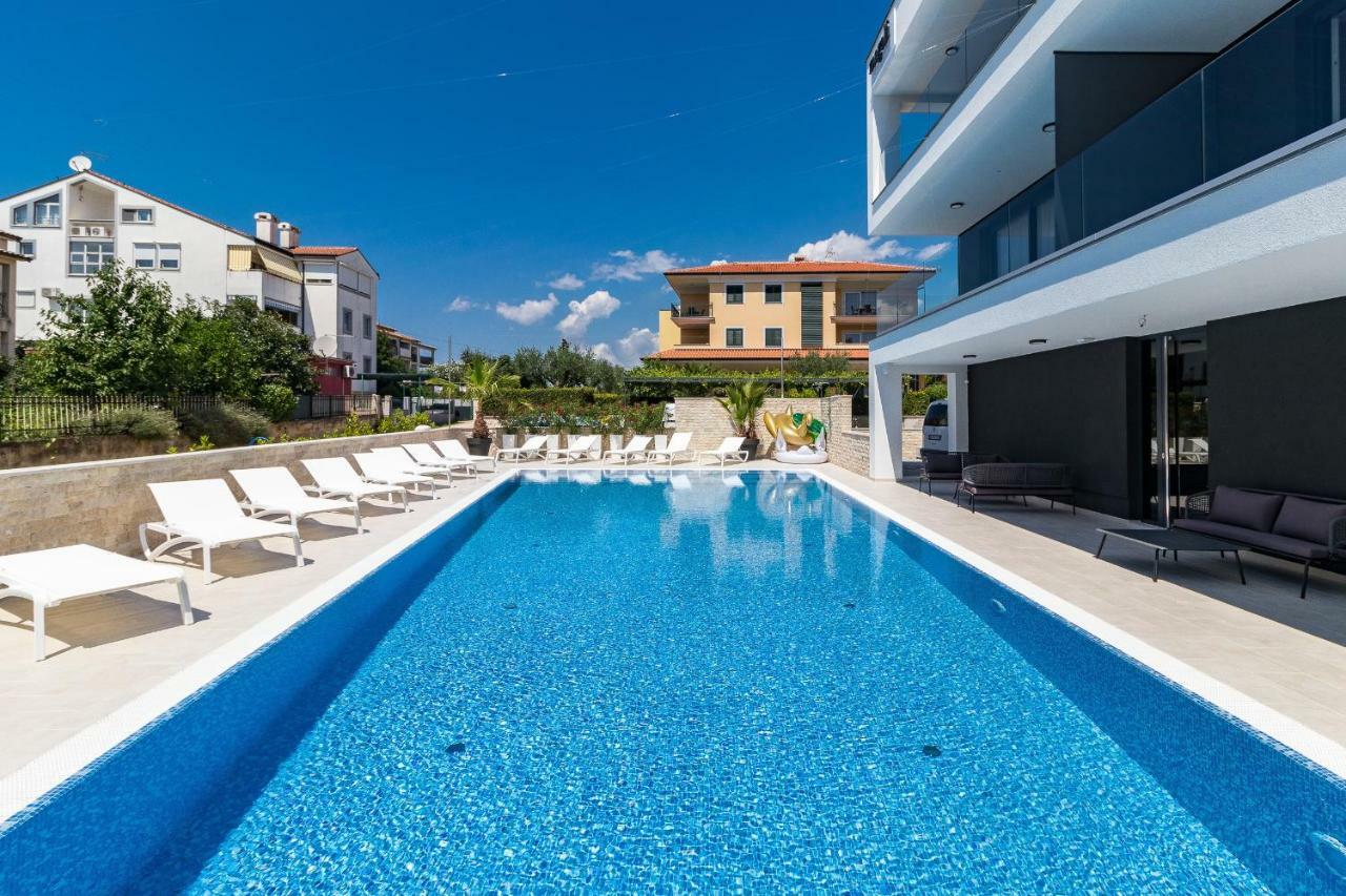 Luxury Apartments Magali 3 로비니 외부 사진
