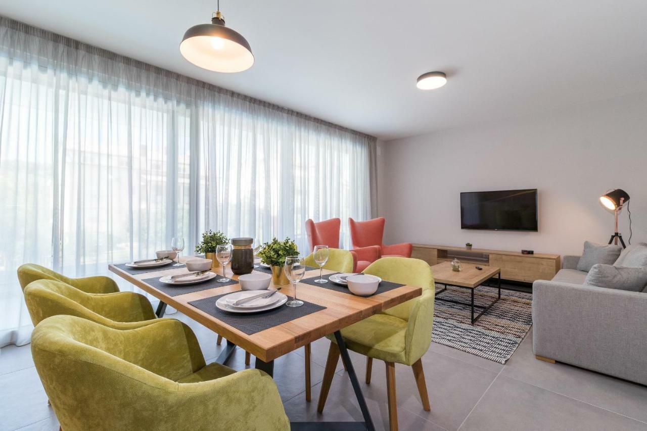 Luxury Apartments Magali 3 로비니 외부 사진