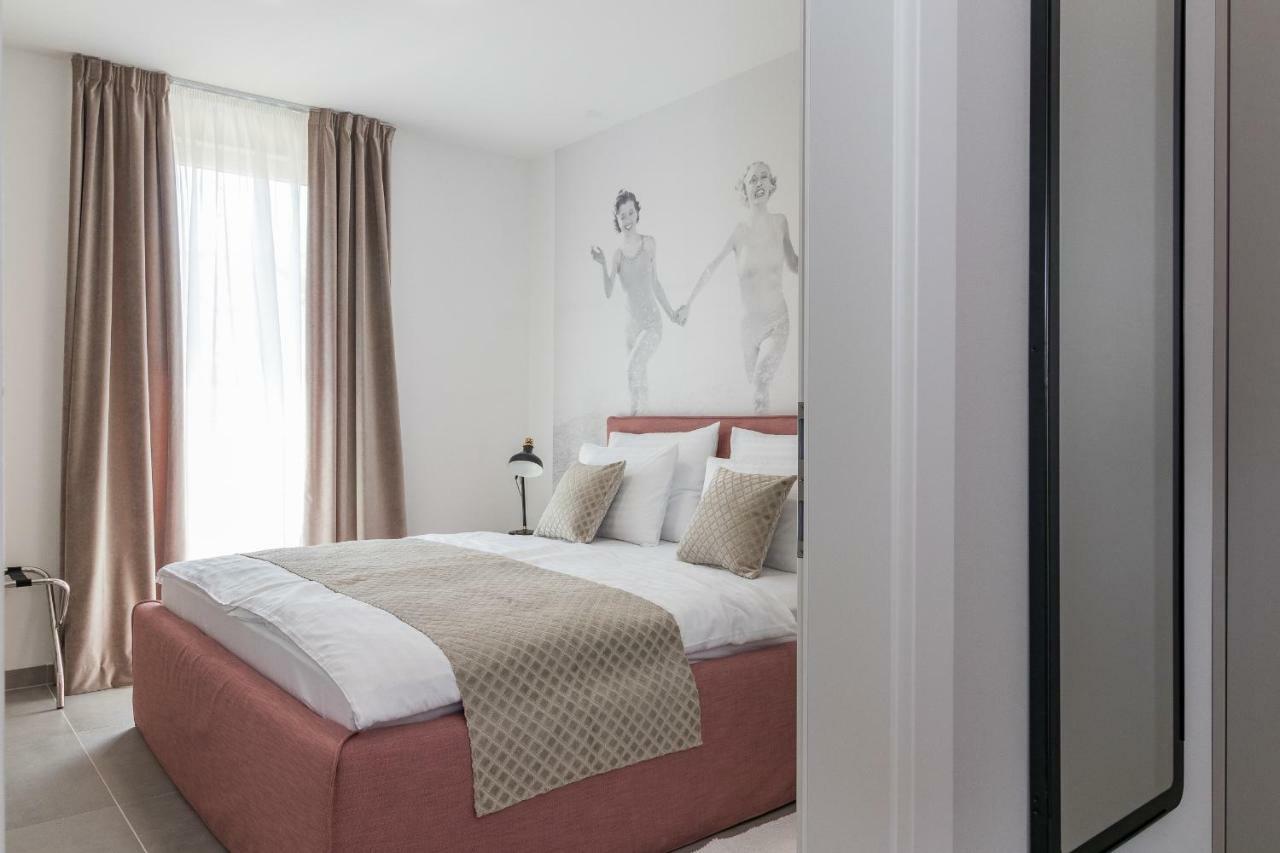 Luxury Apartments Magali 3 로비니 외부 사진