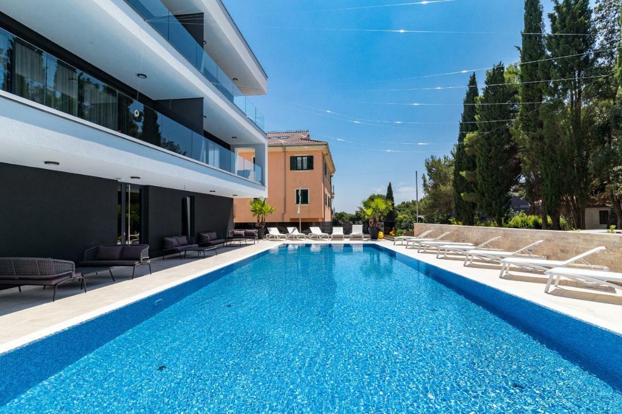Luxury Apartments Magali 3 로비니 외부 사진