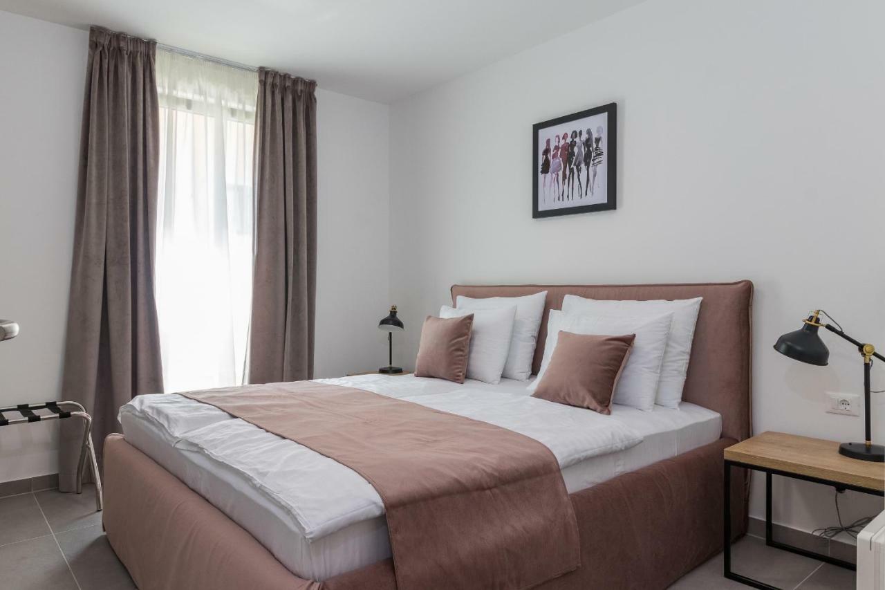 Luxury Apartments Magali 3 로비니 외부 사진