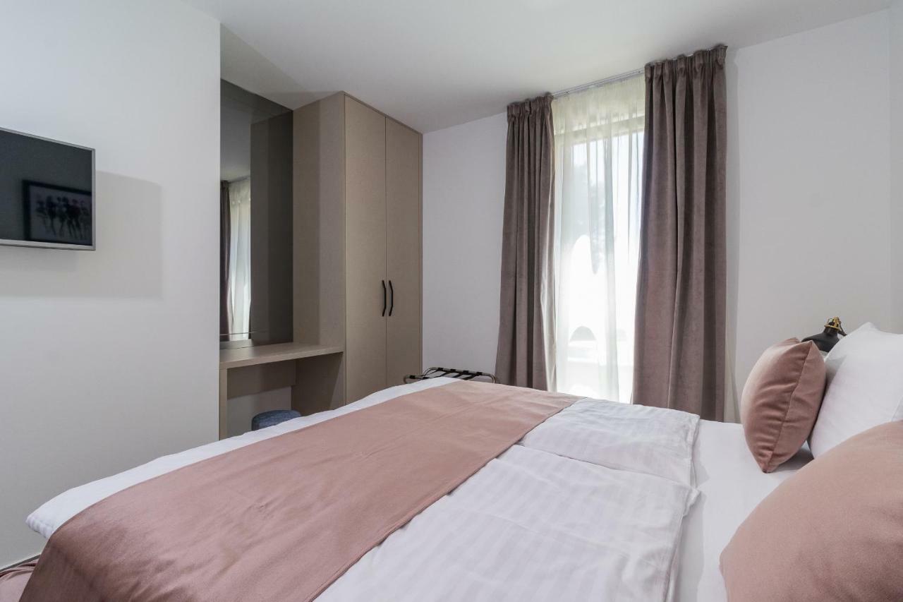 Luxury Apartments Magali 3 로비니 외부 사진